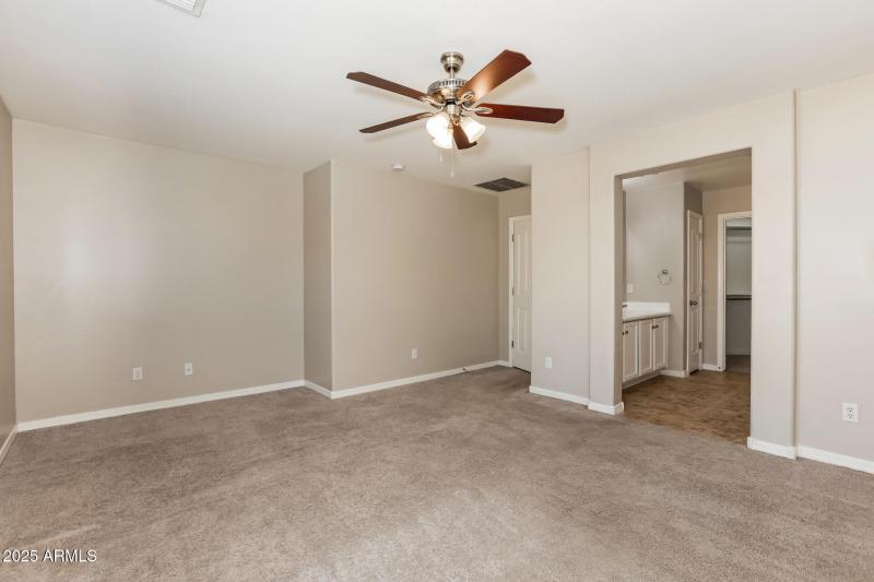 012-photo-main-bedroom-14979948