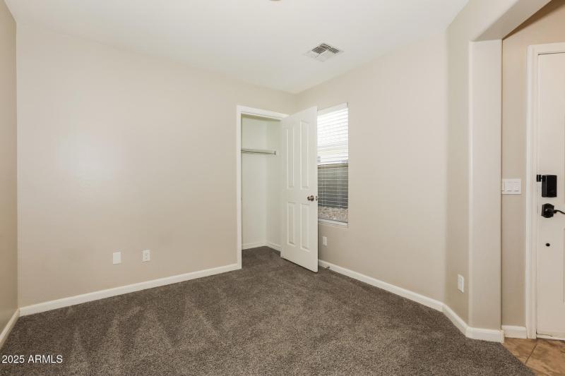 017-photo-bedroom-14979966