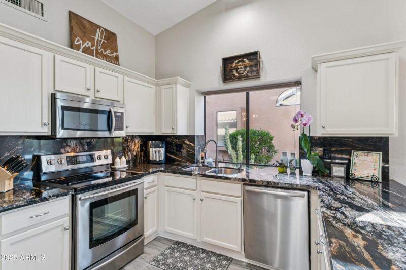 GRANITE COUNTER TOPS