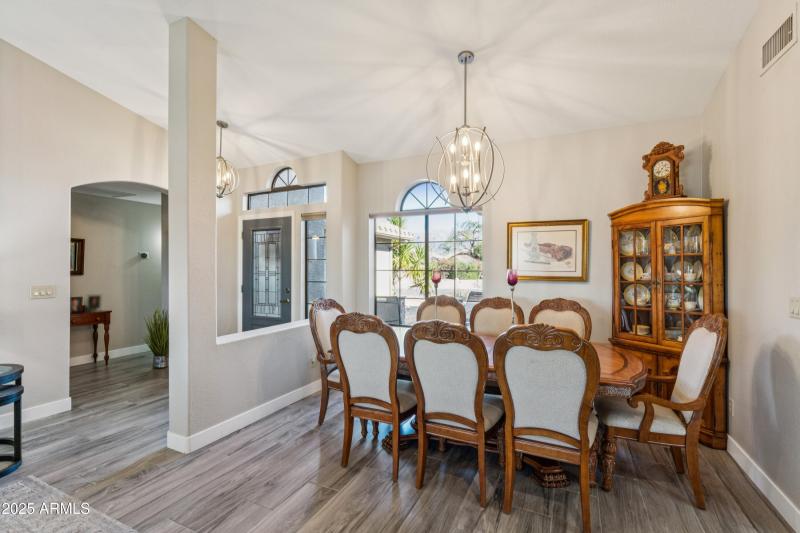 FORMAL DINING AREA