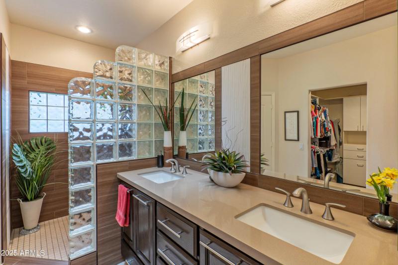 Upgraded primary bath