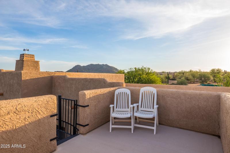 Relaxing Rooftop Space