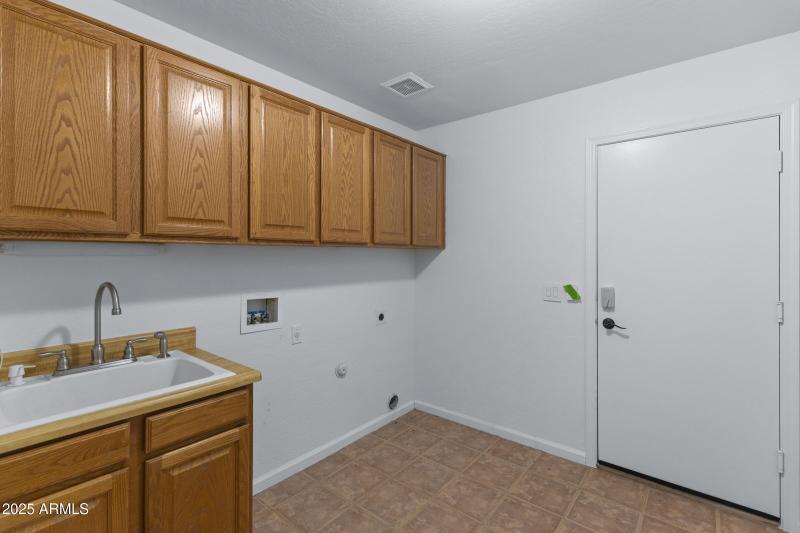 1441 S La Arboleta Dr-42