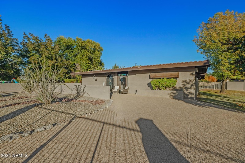 3-web-or-mls-13217 N 65th Dr--88