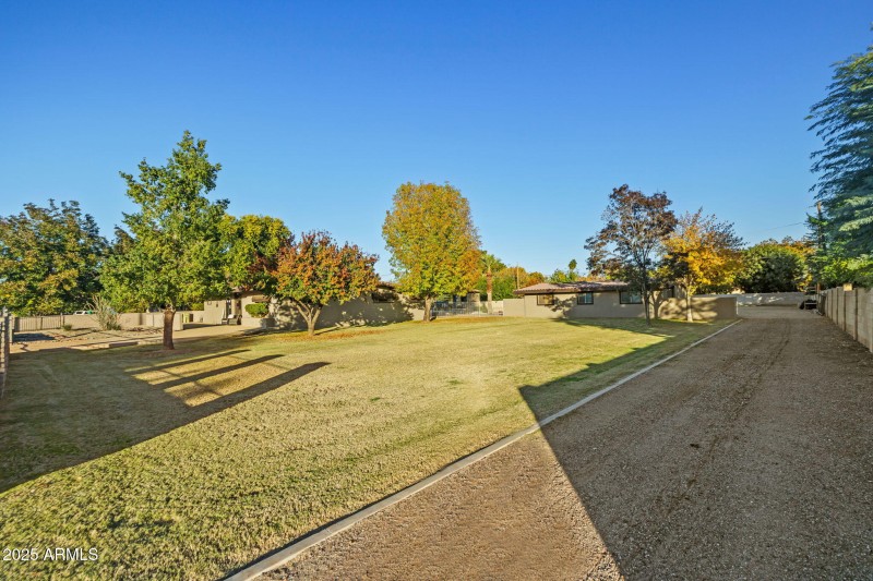 7-web-or-mls-13217 N 65th Dr--90