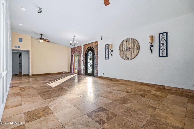 12-web-or-mls-13217 N 65th Dr--29