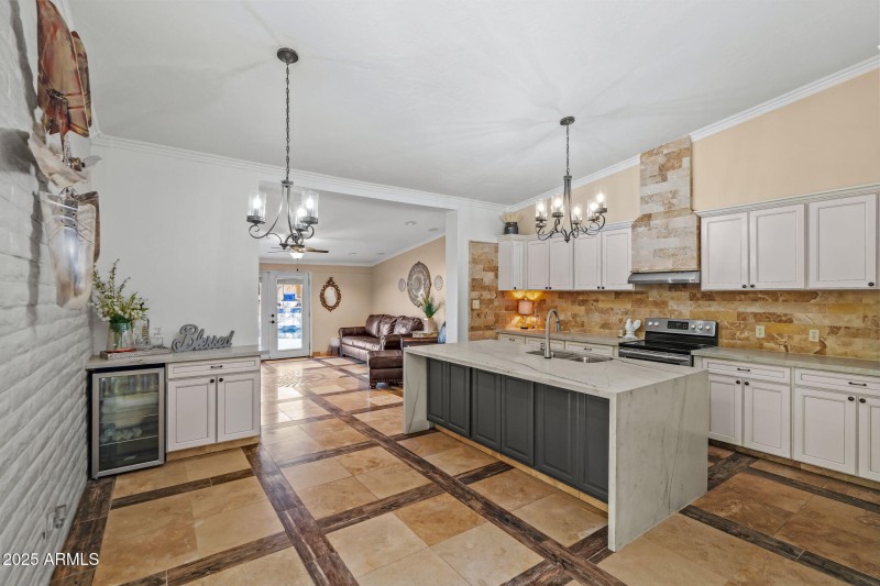 14-web-or-mls-13217 N 65th Dr--30