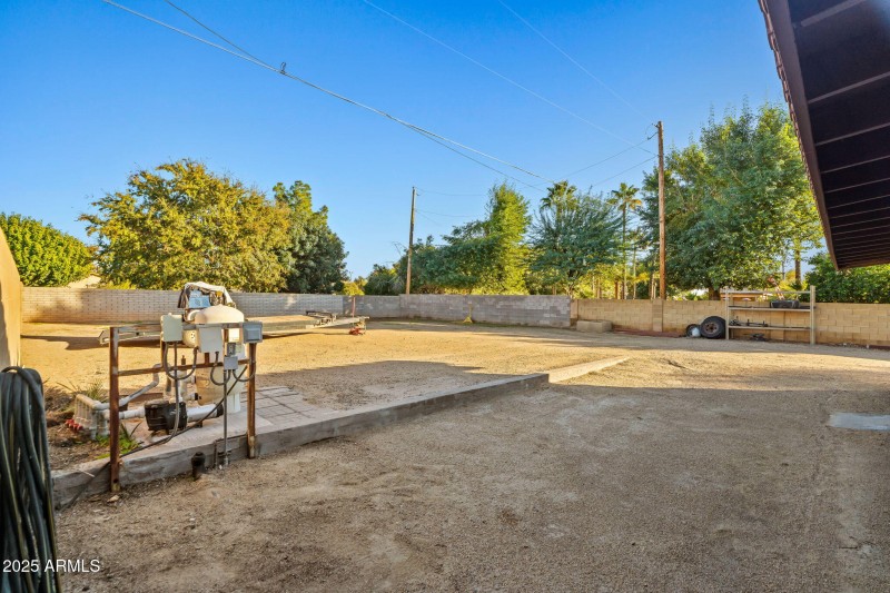 68-web-or-mls-13217 N 65th Dr--57