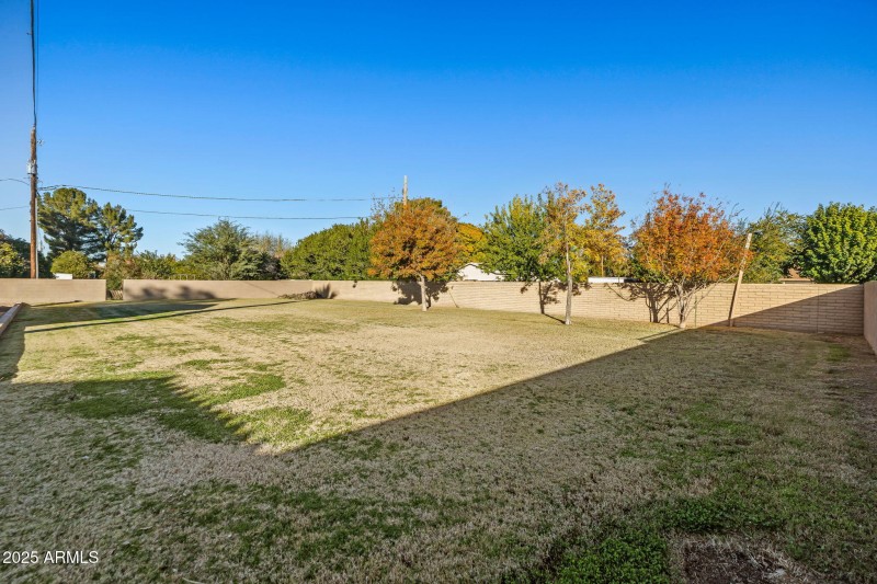 72-web-or-mls-13217 N 65th Dr--63