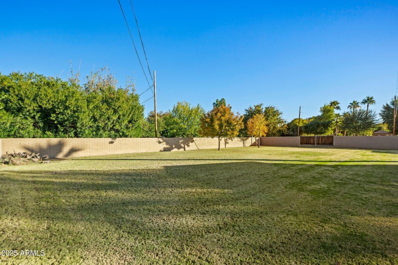 76-web-or-mls-13217 N 65th Dr--67