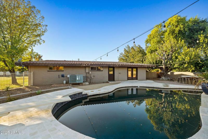 83-web-or-mls-13217 N 65th Dr--74