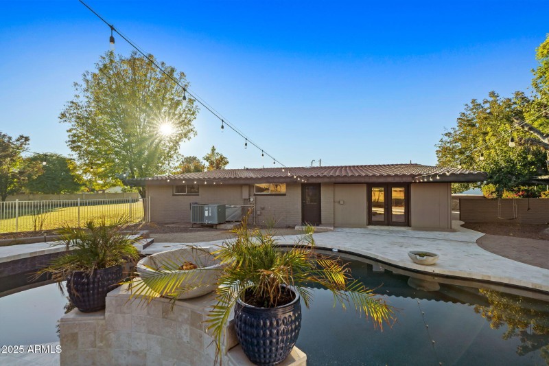 86-web-or-mls-13217 N 65th Dr--76