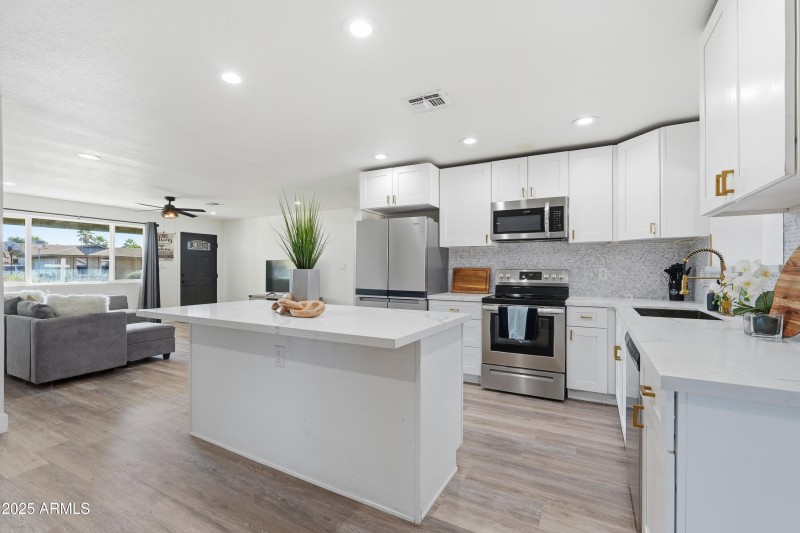 Fully updated kitchen