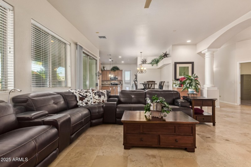 16 - Avenida Del Sol