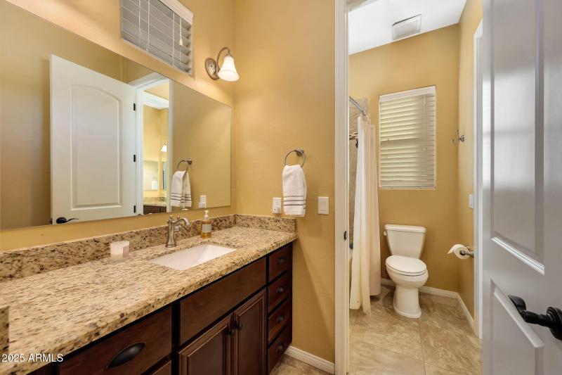 2nd View of the Jack/Jill bathroom