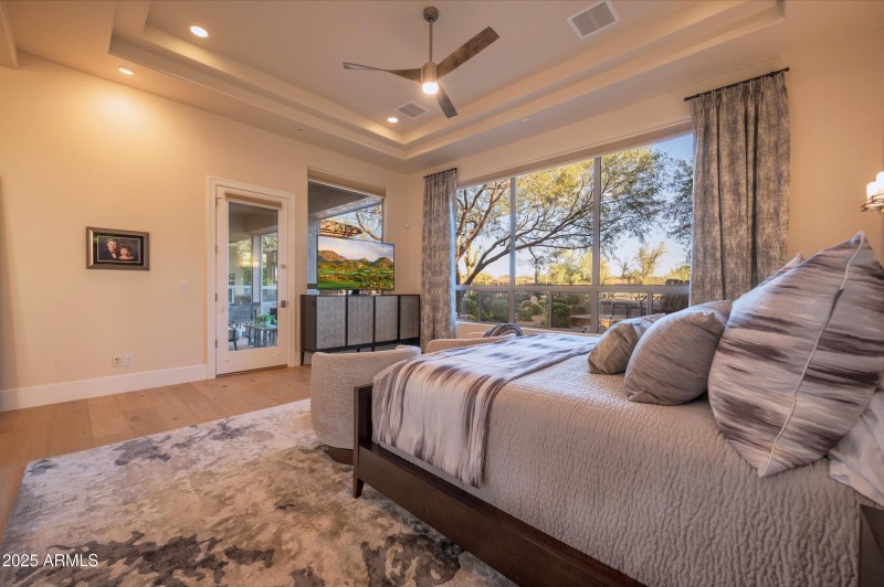 Primary Suite To Patiiois~