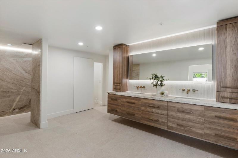 Taj Mahal Slab Shower