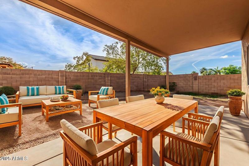 20251120213455111557000000-o