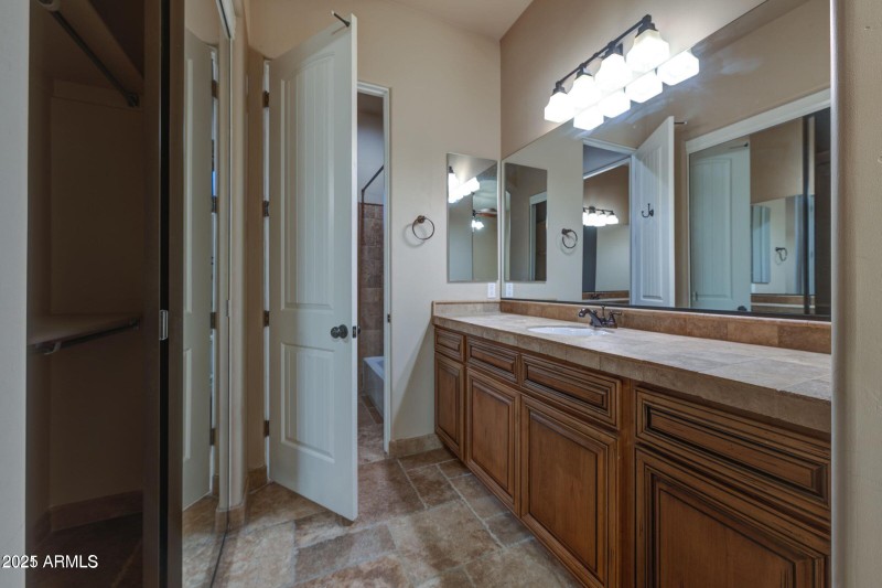 20210404195239696197000000-o