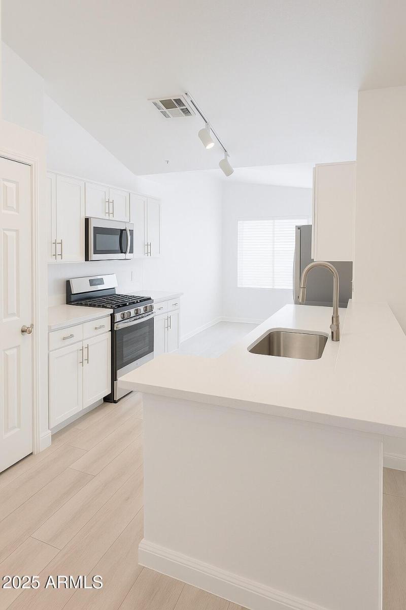 FA1CBCC3-4571-4BF4-AAA3-7CADCFD07500