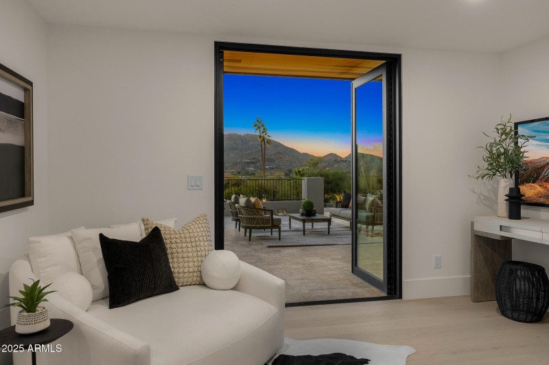 primary bedroom lounge