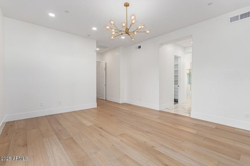 20251025222630946393000000-o