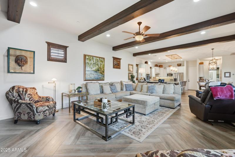 FAMILY ROOM TOWARDS KITCHEN