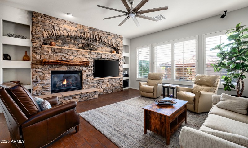 Spacious Family Room