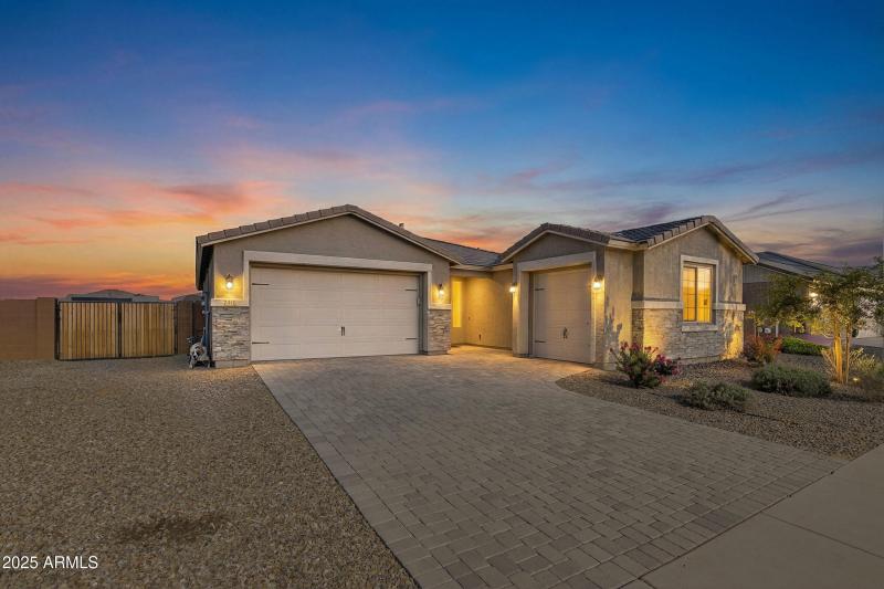 22206 N Daniel Twilight Front