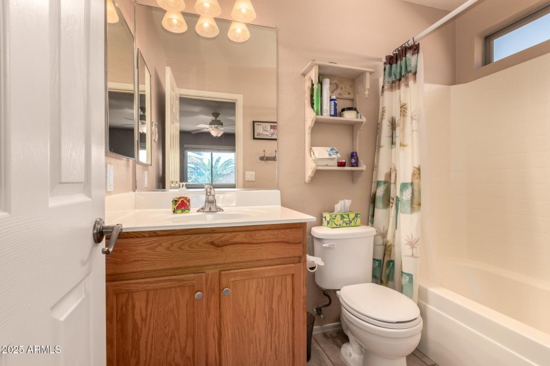 16 Master Bathroom