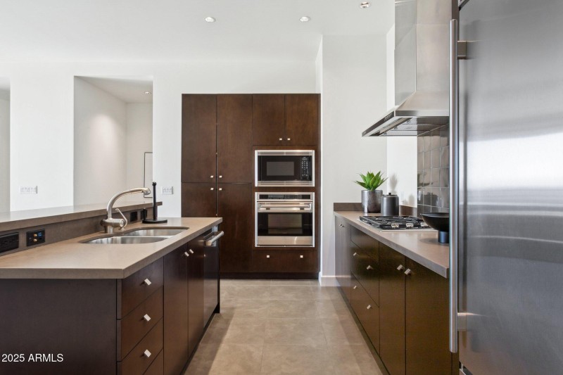 Sleek Modern Kitchen Design