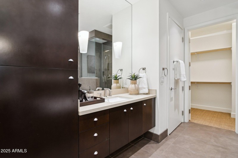 Primary Ensuite-Walk In Closet
