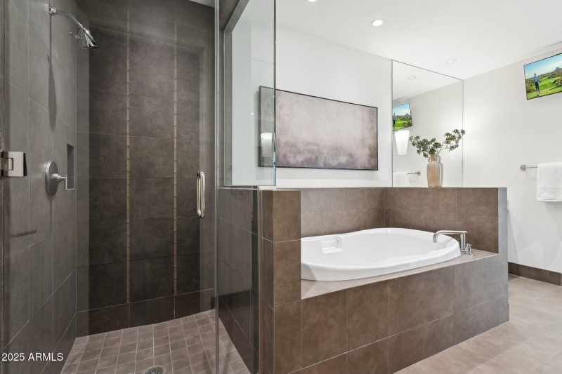 Primary Ensuite/Walk-In-Shower