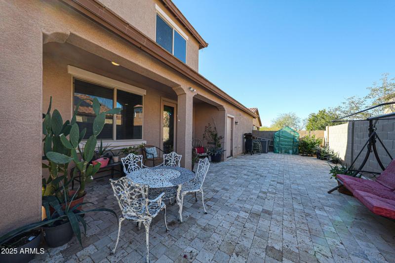 Tumbled Stone Pavered Patio