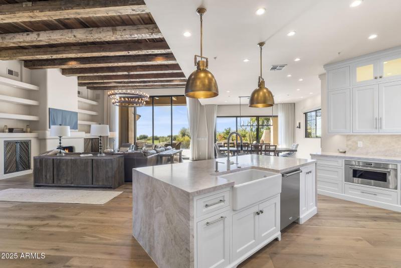 Custom cabinetry w/quartzite masterpiece