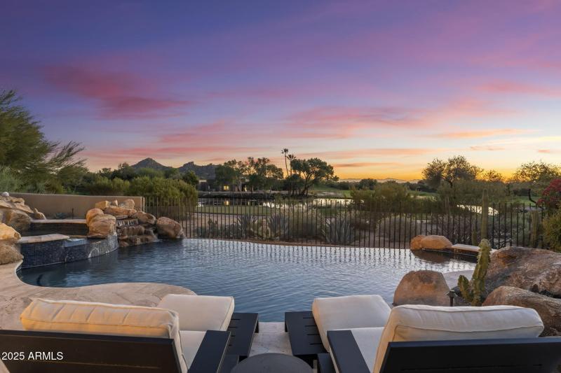 Between 18th Holes of 2 Boulders courses