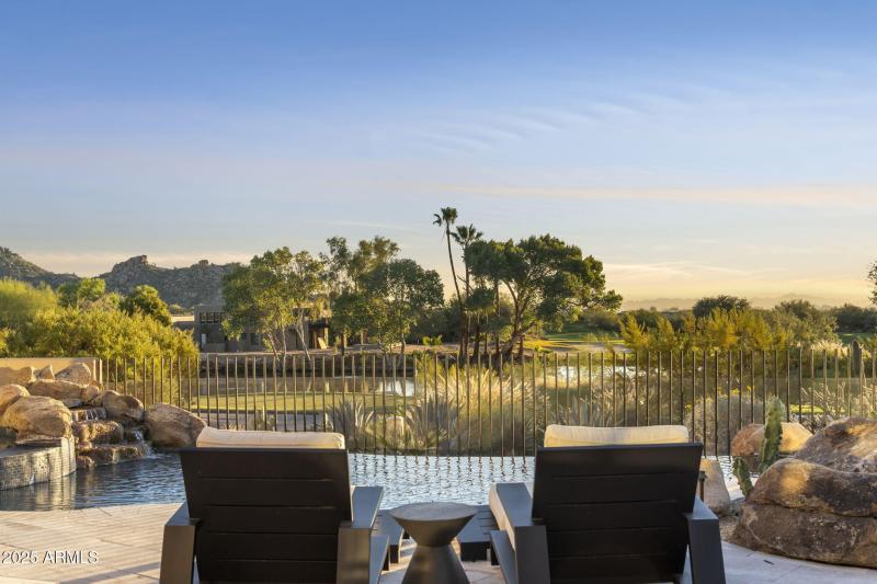 At the convergence of both 18th fairways