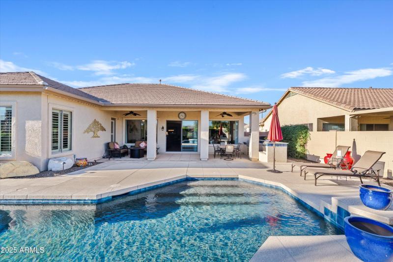 Sparkling pool & spa