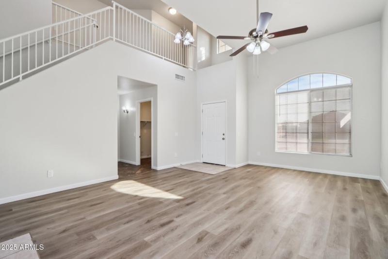 10-web-or-mls-E Oakland St-S1512-010