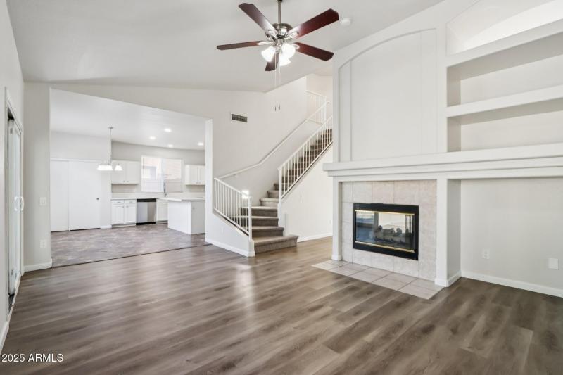 12-web-or-mls-E Oakland St-S1512-012