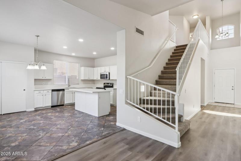 14-web-or-mls-E Oakland St-S1512-014