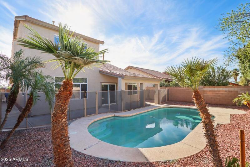 38-web-or-mls-E Oakland St-S1512-038