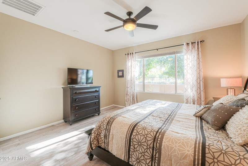 Primary bedroom w/fan