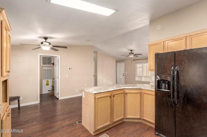 Kitchen/refrigerator