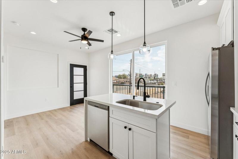 03-003-living-kitchen