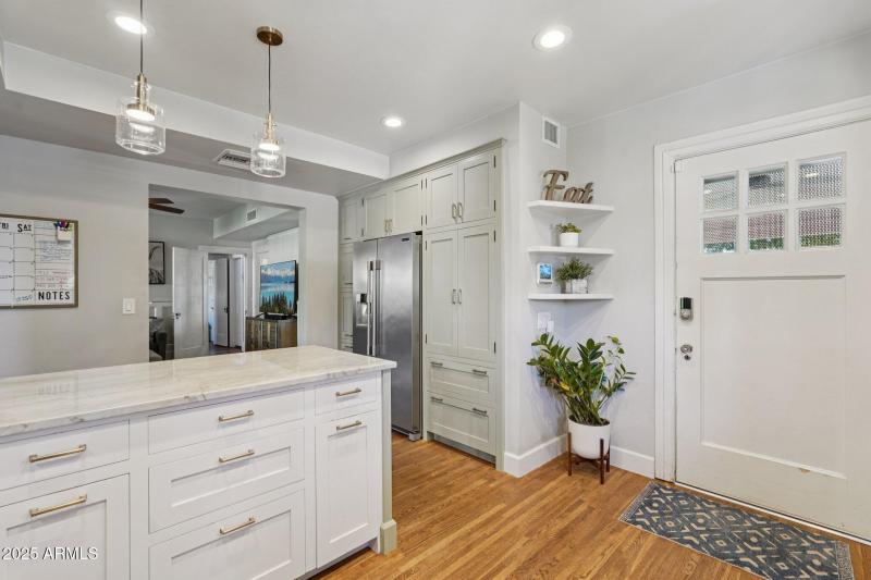 21-web-or-mls-W Lynwood St-S1412-021