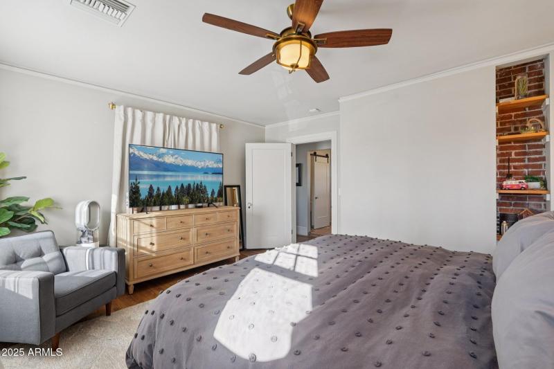 32-web-or-mls-W Lynwood St-S1412-032