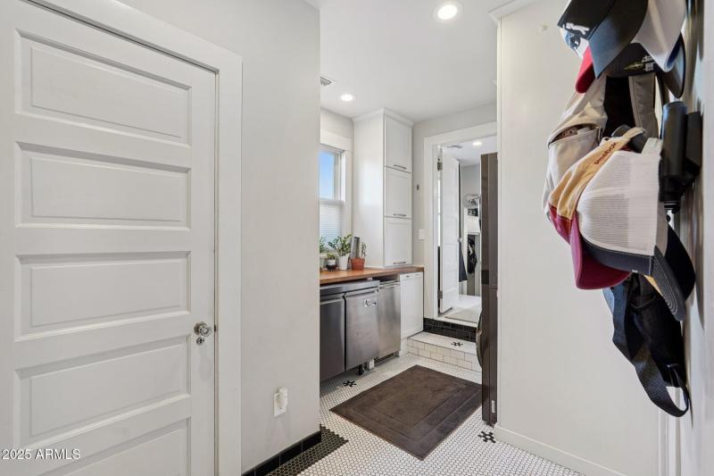 47-web-or-mls-W Lynwood St-S1412-047