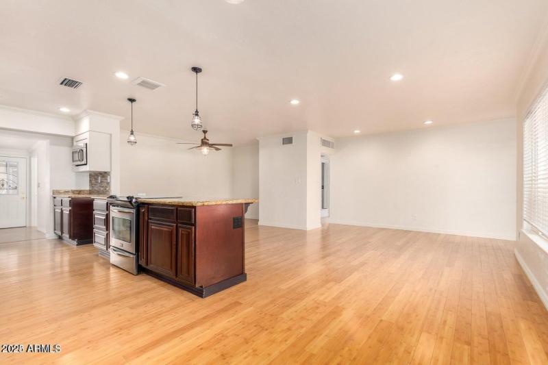 20220320100117853667000000-o