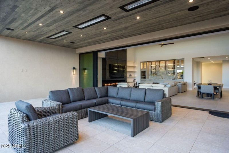 009_Indoor-Outdoor Living